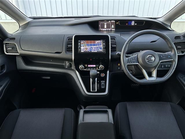 セレナ ハイウェイスター 25thスペシャルセレクションB 純正ナビ:フルセグTV/BT/DVD/AM,FM バックカメラ 追従型クルーズコントロール、レーンキープアシスト、標識検知機能 ドライブレコーダー、ETC、純正フロアマット(3枚目)