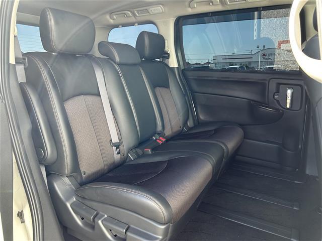 【　セカンドシート　】２列目も広々お乗りいただけます♪