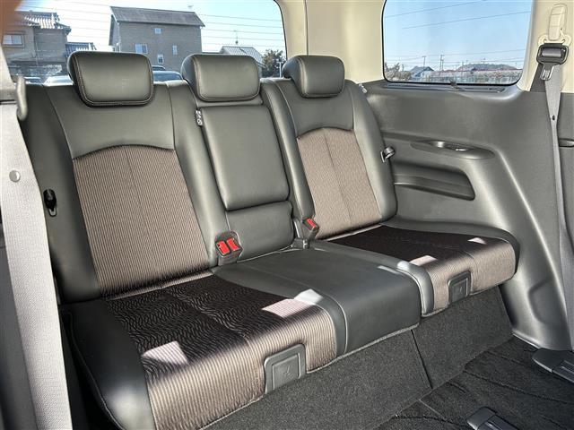 【　サードシート　】３列目のシートも広々していて居住性が高くなっています♪ファミリープランの方にもぴったりです♪