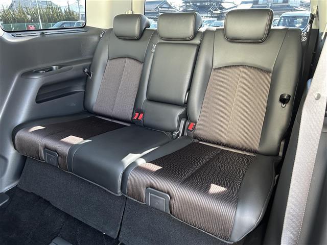 【　サードシート　】３列目のシートも広々していて居住性が高くなっています♪ファミリープランの方にもぴったりです♪