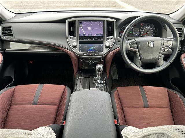 クラウンハイブリッド アスリートＳ　純正ナビ　フルセグ　ＤＶＤ再生　Ｂｌｕｅｔｏｏｔｈ　バックカメラ　追従クルーズコントロール　レーンキープアシスト　ＬＥＤオートライト　シートヒーター　パワーシート　ドラレコ　ＥＴＣ　純正１７ＡＷ（3枚目）