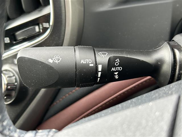 クラウンハイブリッド アスリートＳ　純正ナビ　フルセグ　ＤＶＤ再生　Ｂｌｕｅｔｏｏｔｈ　バックカメラ　追従クルーズコントロール　レーンキープアシスト　ＬＥＤオートライト　シートヒーター　パワーシート　ドラレコ　ＥＴＣ　純正１７ＡＷ（10枚目）