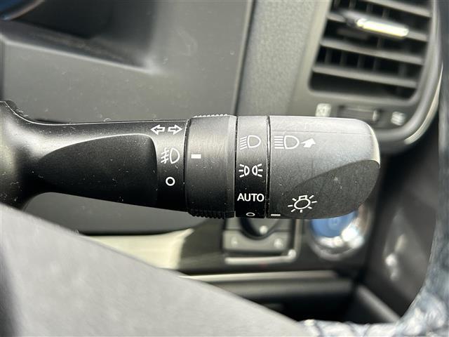 クラウンハイブリッド アスリートＳ　純正ナビ　フルセグ　ＤＶＤ再生　Ｂｌｕｅｔｏｏｔｈ　バックカメラ　追従クルーズコントロール　レーンキープアシスト　ＬＥＤオートライト　シートヒーター　パワーシート　ドラレコ　ＥＴＣ　純正１７ＡＷ（11枚目）