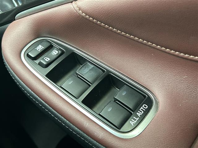 クラウンハイブリッド アスリートＳ　純正ナビ　フルセグ　ＤＶＤ再生　Ｂｌｕｅｔｏｏｔｈ　バックカメラ　追従クルーズコントロール　レーンキープアシスト　ＬＥＤオートライト　シートヒーター　パワーシート　ドラレコ　ＥＴＣ　純正１７ＡＷ（16枚目）