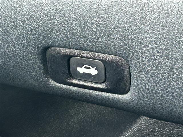 クラウンハイブリッド アスリートＳ　純正ナビ　フルセグ　ＤＶＤ再生　Ｂｌｕｅｔｏｏｔｈ　バックカメラ　追従クルーズコントロール　レーンキープアシスト　ＬＥＤオートライト　シートヒーター　パワーシート　ドラレコ　ＥＴＣ　純正１７ＡＷ（17枚目）