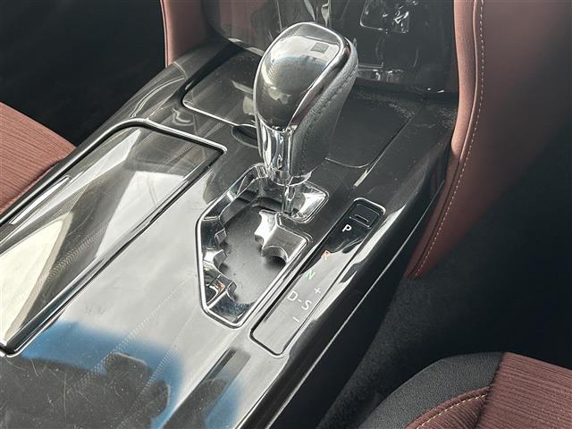 クラウンハイブリッド アスリートＳ　純正ナビ　フルセグ　ＤＶＤ再生　Ｂｌｕｅｔｏｏｔｈ　バックカメラ　追従クルーズコントロール　レーンキープアシスト　ＬＥＤオートライト　シートヒーター　パワーシート　ドラレコ　ＥＴＣ　純正１７ＡＷ（21枚目）