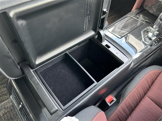 クラウンハイブリッド アスリートＳ　純正ナビ　フルセグ　ＤＶＤ再生　Ｂｌｕｅｔｏｏｔｈ　バックカメラ　追従クルーズコントロール　レーンキープアシスト　ＬＥＤオートライト　シートヒーター　パワーシート　ドラレコ　ＥＴＣ　純正１７ＡＷ（22枚目）