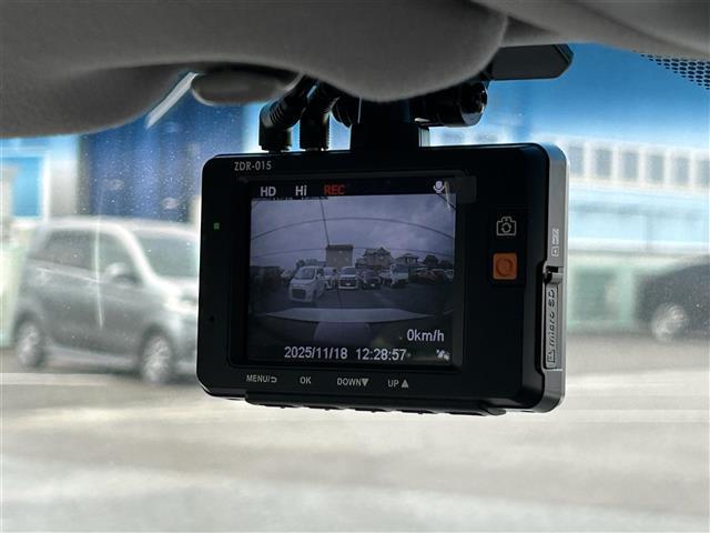 クラウンハイブリッド アスリートＳ　純正ナビ　フルセグ　ＤＶＤ再生　Ｂｌｕｅｔｏｏｔｈ　バックカメラ　追従クルーズコントロール　レーンキープアシスト　ＬＥＤオートライト　シートヒーター　パワーシート　ドラレコ　ＥＴＣ　純正１７ＡＷ（24枚目）