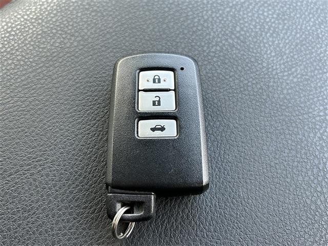 クラウンハイブリッド アスリートＳ　純正ナビ　フルセグ　ＤＶＤ再生　Ｂｌｕｅｔｏｏｔｈ　バックカメラ　追従クルーズコントロール　レーンキープアシスト　ＬＥＤオートライト　シートヒーター　パワーシート　ドラレコ　ＥＴＣ　純正１７ＡＷ（25枚目）