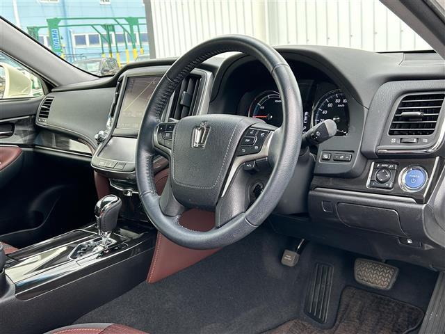 クラウンハイブリッド アスリートＳ　純正ナビ　フルセグ　ＤＶＤ再生　Ｂｌｕｅｔｏｏｔｈ　バックカメラ　追従クルーズコントロール　レーンキープアシスト　ＬＥＤオートライト　シートヒーター　パワーシート　ドラレコ　ＥＴＣ　純正１７ＡＷ（26枚目）