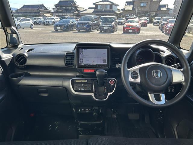 Ｎ－ＢＯＸ Ｇ　ＳＳパッケージ　純正８インチナビ　フルセグ　ＤＶＤ再生　Ｂｌｕｅｔｏｏｔｈ　バックカメラ　両側パワースライドドア　衝突軽減ブレーキ　ＨＩＤオートライト　シートヒーター　ビルトインＥＴＣ　スマートキー（3枚目）