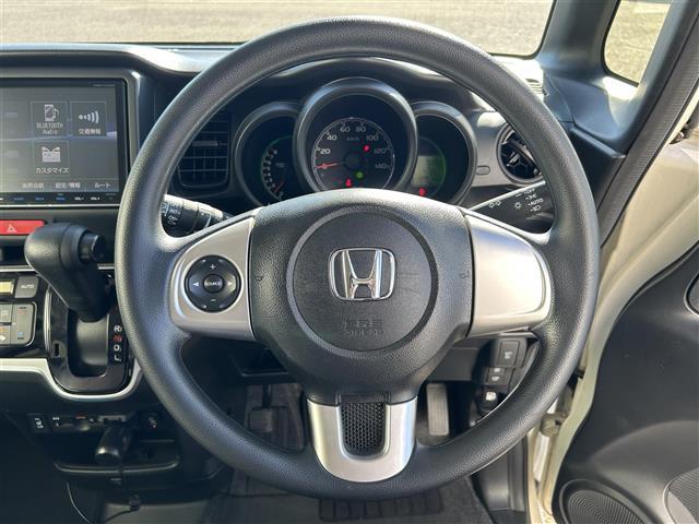 Ｎ－ＢＯＸ Ｇ　ＳＳパッケージ　純正８インチナビ　フルセグ　ＤＶＤ再生　Ｂｌｕｅｔｏｏｔｈ　バックカメラ　両側パワースライドドア　衝突軽減ブレーキ　ＨＩＤオートライト　シートヒーター　ビルトインＥＴＣ　スマートキー（5枚目）