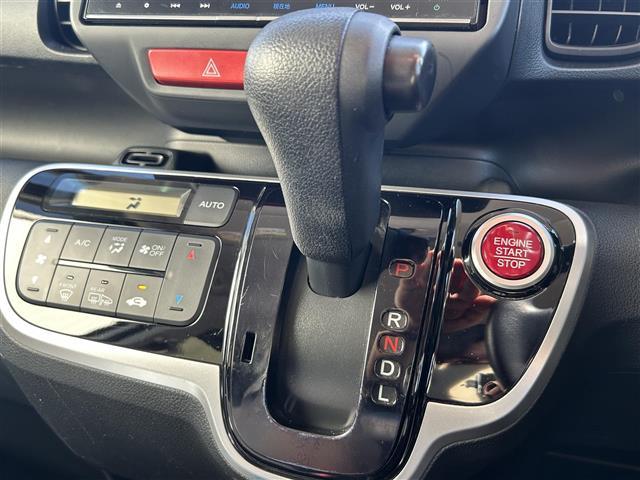 Ｎ－ＢＯＸ Ｇ　ＳＳパッケージ　純正８インチナビ　フルセグ　ＤＶＤ再生　Ｂｌｕｅｔｏｏｔｈ　バックカメラ　両側パワースライドドア　衝突軽減ブレーキ　ＨＩＤオートライト　シートヒーター　ビルトインＥＴＣ　スマートキー（8枚目）