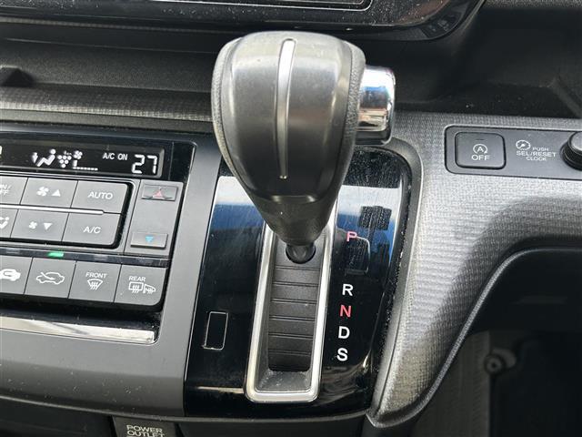 ステップワゴンスパーダ スパーダ　純正ナビ　フリップダウンモニター　フルセグ　ＤＶＤ再生　Ｂｌｕｅｔｏｏｔｈ　バックカメラ　パワースライドドア　クルーズコントロール　ＬＥＤオートライト　ドライブレコーダー　ＥＴＣ（16枚目）