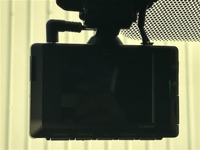 ヤリスクロス ハイブリッドＺ　アドベンチャー　純正ナビ　フルセグ　ＤＶＤ再生　Ｂｌｕｅｔｏｏｔｈ　パノラマモニター　ＡＣＣ　ＬＫＡＳ　シートヒーター　ステアリングヒーター　ＬＥＤオートライト　前後ドラレコ　ＥＴＣ　純正１８ＡＷ（23枚目）