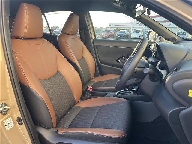 ヤリスクロス ハイブリッドＺ　アドベンチャー　純正ナビ　フルセグ　ＤＶＤ再生　Ｂｌｕｅｔｏｏｔｈ　パノラマモニター　ＡＣＣ　ＬＫＡＳ　シートヒーター　ステアリングヒーター　ＬＥＤオートライト　前後ドラレコ　ＥＴＣ　純正１８ＡＷ（26枚目）