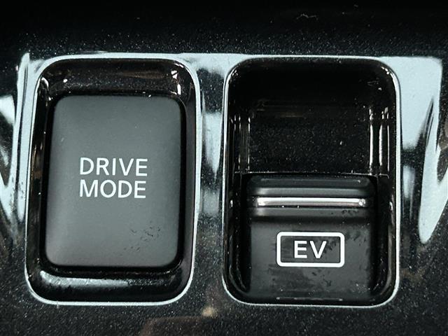 キックス Ｘ　プロパイロット　純正ナビ　アラウンドビュー　フルセグ　ＤＶＤ再生　Ｂｌｕｅｔｏｏｔｈ　デジタルインナーミラー　シートヒーター　ドライブレコーダー　ＥＴＣ　リアスポイラー　純正１７ＡＷ（19枚目）