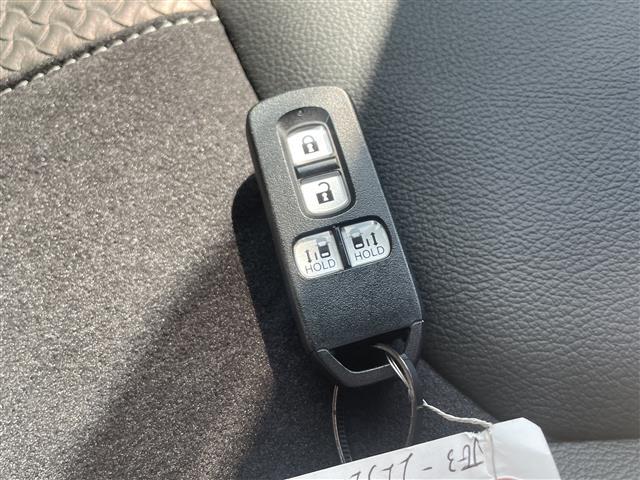 N-BOXカスタム G・Lターボホンダセンシング 純正ナビ バックカメラ ホンダセンシング 革巻きステアリング ステアリングスイッチ パドルシフト 前後ドライブレコーダー ETC 無限アルミホイール ハーフレザーシート 前席シートヒータ オートライト(23枚目)