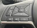 【　ステアリングスイッチ　】手元のスイッチでナビ操作が可能です。非常に便利な機能です。取り付けのナビによってはオプション設定となっております。