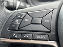 【　ステアリングスイッチ　】手元のスイッチでナビ操作が可能です。非常に便利な機能です。取り付けのナビによってはオプション設定となっております。
