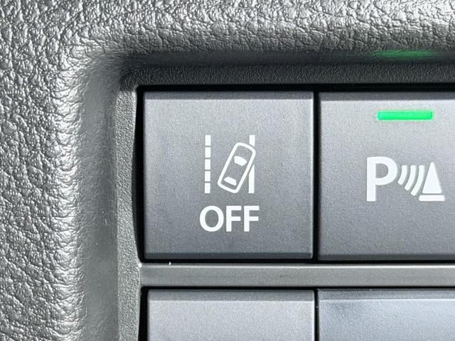 【車線逸脱警報システム】走行時に居眠り、わき見で車線を横切った瞬間に警報で危険を教えてくれます。