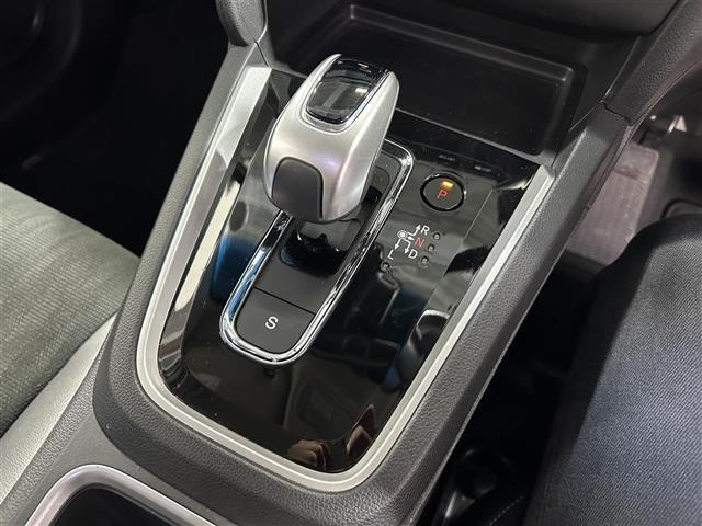 シャトル ハイブリッド メモリナビ 運転席助手席エアバッグ AAC 地デジ Bモニ 盗難防止システム VSA AUX 車線逸脱警報 シートヒーター ナビTV エアバッグ キーレス ABS スマートキー パワーウィンドウ(8枚目)