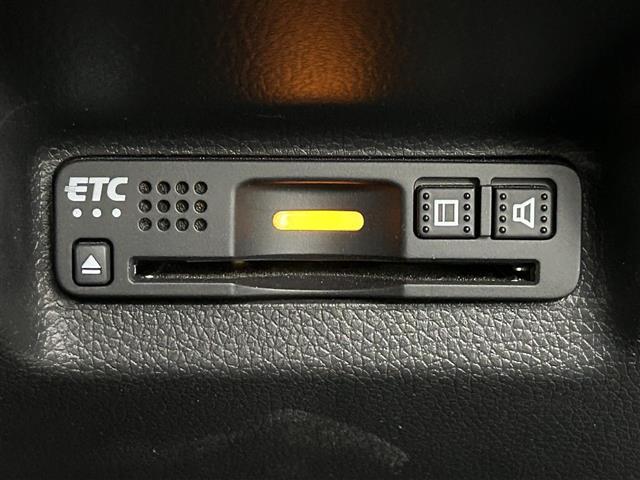 シャトル ハイブリッド メモリナビ 運転席助手席エアバッグ AAC 地デジ Bモニ 盗難防止システム VSA AUX 車線逸脱警報 シートヒーター ナビTV エアバッグ キーレス ABS スマートキー パワーウィンドウ(9枚目)