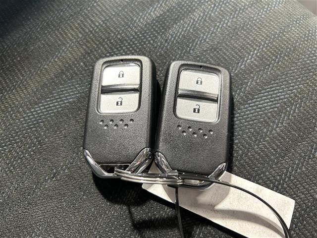 シャトル ハイブリッド メモリナビ 運転席助手席エアバッグ AAC 地デジ Bモニ 盗難防止システム VSA AUX 車線逸脱警報 シートヒーター ナビTV エアバッグ キーレス ABS スマートキー パワーウィンドウ(21枚目)