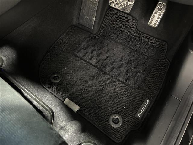 シャトル ハイブリッド メモリナビ 運転席助手席エアバッグ AAC 地デジ Bモニ 盗難防止システム VSA AUX 車線逸脱警報 シートヒーター ナビTV エアバッグ キーレス ABS スマートキー パワーウィンドウ(31枚目)