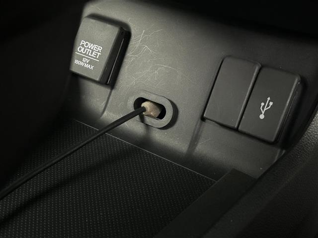 シャトル ハイブリッド メモリナビ 運転席助手席エアバッグ AAC 地デジ Bモニ 盗難防止システム VSA AUX 車線逸脱警報 シートヒーター ナビTV エアバッグ キーレス ABS スマートキー パワーウィンドウ(32枚目)