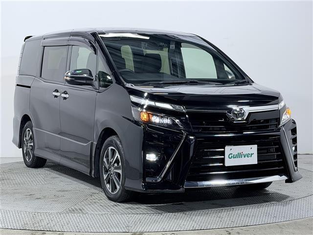 ヴォクシー ZS 煌III コーナーセンサ プリクラッシュ BLUETOOTH スマートキ アイスト DVD再生機能 横滑り防止装置 ナビTV 三列シート WAC AHB 盗難防止 オートエアコン キーレス ETC装備 パワステ(2枚目)