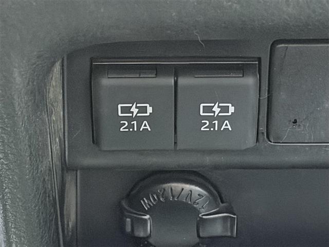 ヴォクシー ZS 煌III コーナーセンサ プリクラッシュ BLUETOOTH スマートキ アイスト DVD再生機能 横滑り防止装置 ナビTV 三列シート WAC AHB 盗難防止 オートエアコン キーレス ETC装備 パワステ(7枚目)