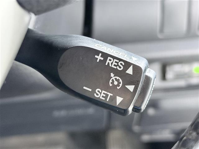 ヴォクシー ZS 煌III コーナーセンサ プリクラッシュ BLUETOOTH スマートキ アイスト DVD再生機能 横滑り防止装置 ナビTV 三列シート WAC AHB 盗難防止 オートエアコン キーレス ETC装備 パワステ(10枚目)