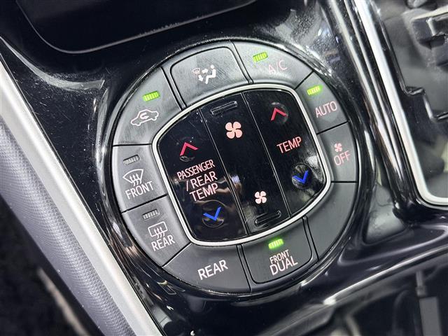 ヴォクシー ZS 煌III コーナーセンサ プリクラッシュ BLUETOOTH スマートキ アイスト DVD再生機能 横滑り防止装置 ナビTV 三列シート WAC AHB 盗難防止 オートエアコン キーレス ETC装備 パワステ(11枚目)