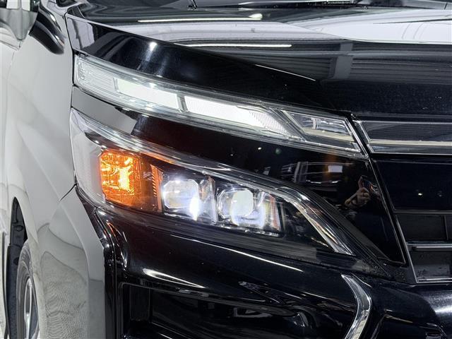 ヴォクシー ZS 煌III コーナーセンサ プリクラッシュ BLUETOOTH スマートキ アイスト DVD再生機能 横滑り防止装置 ナビTV 三列シート WAC AHB 盗難防止 オートエアコン キーレス ETC装備 パワステ(16枚目)