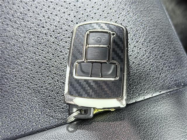 ヴォクシー ZS 煌III コーナーセンサ プリクラッシュ BLUETOOTH スマートキ アイスト DVD再生機能 横滑り防止装置 ナビTV 三列シート WAC AHB 盗難防止 オートエアコン キーレス ETC装備 パワステ(17枚目)