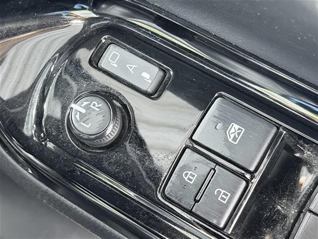 ヴォクシー ZS 煌III コーナーセンサ プリクラッシュ BLUETOOTH スマートキ アイスト DVD再生機能 横滑り防止装置 ナビTV 三列シート WAC AHB 盗難防止 オートエアコン キーレス ETC装備 パワステ(21枚目)