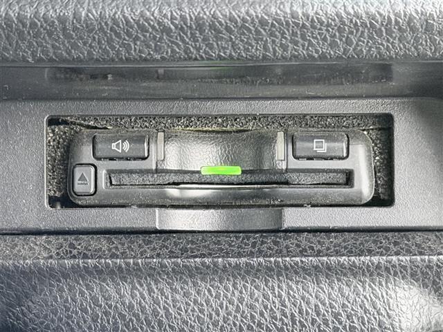 ヴォクシー ZS 煌III コーナーセンサ プリクラッシュ BLUETOOTH スマートキ アイスト DVD再生機能 横滑り防止装置 ナビTV 三列シート WAC AHB 盗難防止 オートエアコン キーレス ETC装備 パワステ(22枚目)