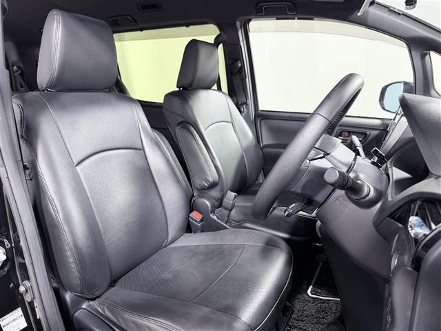 ヴォクシー ZS 煌III コーナーセンサ プリクラッシュ BLUETOOTH スマートキ アイスト DVD再生機能 横滑り防止装置 ナビTV 三列シート WAC AHB 盗難防止 オートエアコン キーレス ETC装備 パワステ(24枚目)