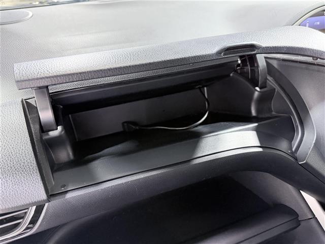 ヴォクシー ZS 煌III コーナーセンサ プリクラッシュ BLUETOOTH スマートキ アイスト DVD再生機能 横滑り防止装置 ナビTV 三列シート WAC AHB 盗難防止 オートエアコン キーレス ETC装備 パワステ(30枚目)