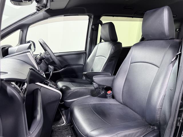 ヴォクシー ZS 煌III コーナーセンサ プリクラッシュ BLUETOOTH スマートキ アイスト DVD再生機能 横滑り防止装置 ナビTV 三列シート WAC AHB 盗難防止 オートエアコン キーレス ETC装備 パワステ(35枚目)