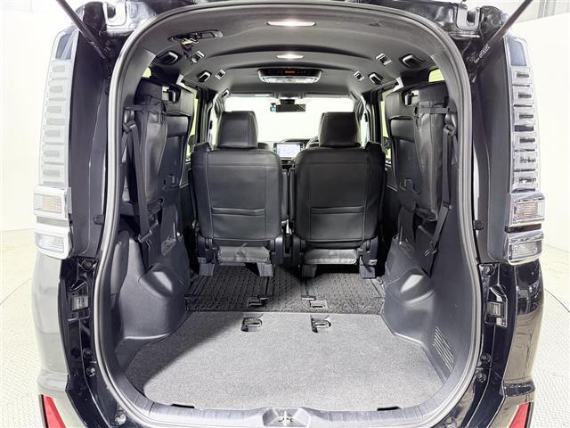 ヴォクシー ZS 煌III コーナーセンサ プリクラッシュ BLUETOOTH スマートキ アイスト DVD再生機能 横滑り防止装置 ナビTV 三列シート WAC AHB 盗難防止 オートエアコン キーレス ETC装備 パワステ(36枚目)