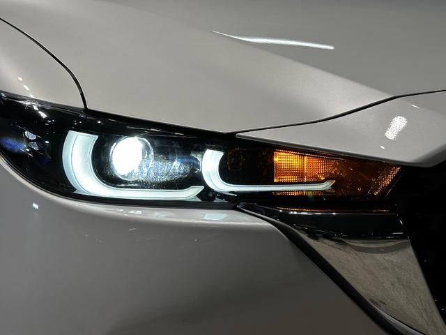 XD スマートエディション 登録済未使用車 純正ナビ 純正アルミホイール 全方位カメラ 衝突軽減 レーダークルコン コーナーセンサー スペアキー オートホールド 電格ミラー オートライト ブラインドスポットモニター レーンキープ(16枚目)