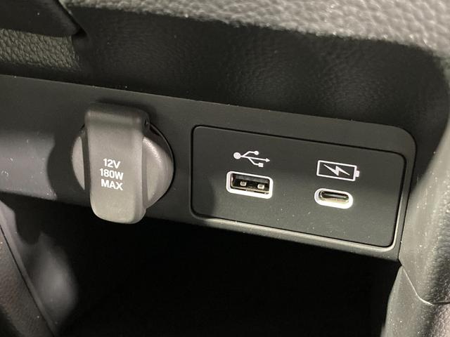 ｅ：ＨＥＶスパーダ　登録済未使用車　純正ナビ（フルセグ／ＤＶＤ再生／Ｂｌｕｅｔｏｏｔｈ）　衝突軽減　両側パワースライドドア　バックカメラ　レーダークルコン　クリアランスソナー　ブラインドスポットモニター　ハーフレザー(32枚目)