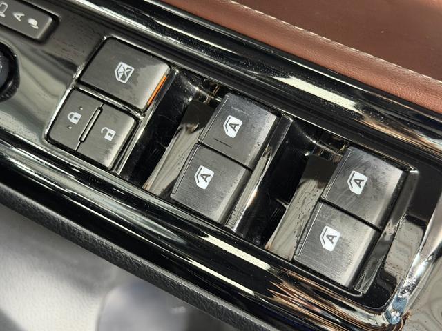 エスクァイア Ｇｉ　黒革シート　純正１０ｉｎｃナビＴＶ　バックカメラ　フリップダウンモニター　シートヒーター　クルーズコントロール　衝突軽減ブレーキ　レーンアシスト　オートハイビーム　両側パワースライドドア（26枚目）