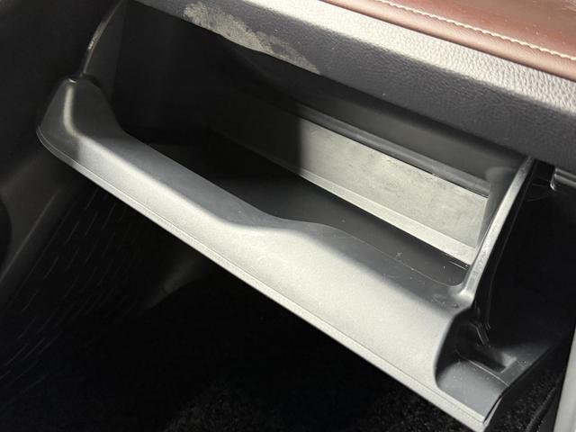 エスクァイア Ｇｉ　黒革シート　純正１０ｉｎｃナビＴＶ　バックカメラ　フリップダウンモニター　シートヒーター　クルーズコントロール　衝突軽減ブレーキ　レーンアシスト　オートハイビーム　両側パワースライドドア（34枚目）