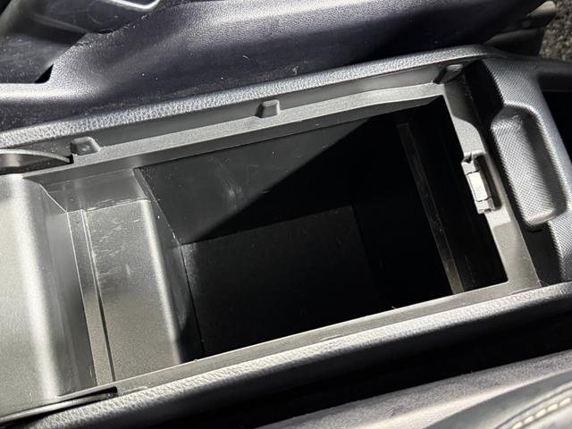 エスクァイア Ｇｉ　黒革シート　純正１０ｉｎｃナビＴＶ　バックカメラ　フリップダウンモニター　シートヒーター　クルーズコントロール　衝突軽減ブレーキ　レーンアシスト　オートハイビーム　両側パワースライドドア（52枚目）