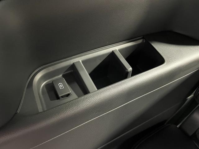 ステップワゴン ｅ：ＨＥＶスパーダ　１１．４ｉｎｃナビ　バックカメラ　Ｂｌｕｅｔｏｏｔｈ　フルセグＴＶ　ＤＶＤ再生　ホンダセンシング　レーダークルーズ　電動リアゲート　両側パワースライドドア　シートヒーター　ＢＳＭ　オートライト　ＬＥＤ（52枚目）