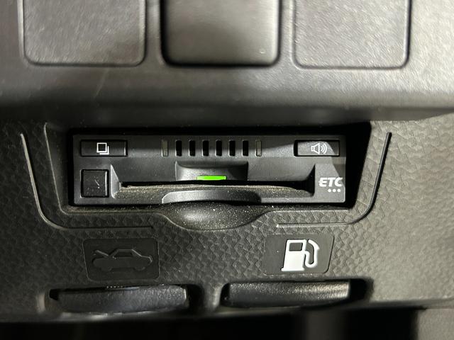 ルーミー カスタムＧ　純正９ｉｎｃナビＴＶ（ＣＤ／ＤＶＤ／Ｂｌｕｅｔｏｏｔｈ）　バックカメラ　クルーズコントロール　衝突軽減Ｂ　レーンアシスト　両側パワースライドドア　ＬＥＤライト　クリアランスソナー　ＥＴＣ　ドラレコ（6枚目）