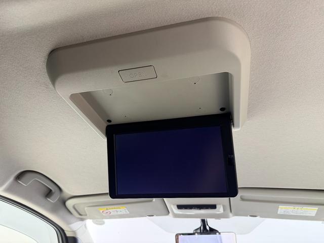 セレナ ｅ－パワー　ハイウェイスターＶ　ＰｒｏＰＩＬＯＴ　純正９ｉｎｃナビＴＶ　３６０カメラ　後席モニター　デジタルインナーミラー　シート＆ステアリングヒーター　レーダーＣ　衝突軽減Ｂ　レーンアシスト　ＢＳＭ　両側パワースライドドア　ＥＴＣ（5枚目）